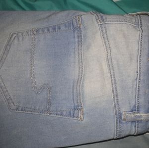 LIGHT BLUE JEANS